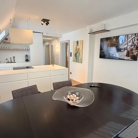 Grosse In Zentrumsnaehe 4 Schlafz Whg Mit Voll Ausgestatteter Kueche & Stellplatz *