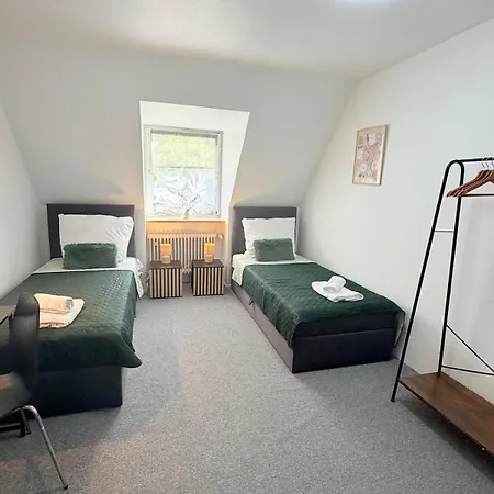 Grosse In Zentrumsnaehe 4 Schlafz Whg Mit Voll Ausgestatteter Kueche & Stellplatz Apartman *
