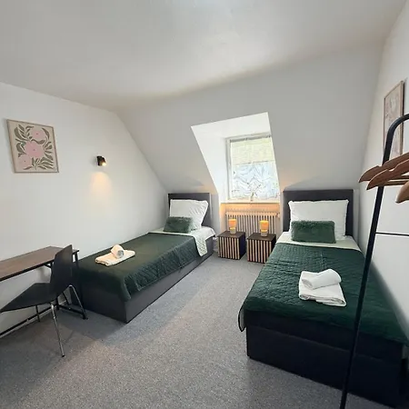 Apartman Grosse In Zentrumsnaehe 4 Schlafz Whg Mit Voll Ausgestatteter Kueche & Stellplatz *