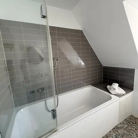 Grosse In Zentrumsnaehe 4 Schlafz Whg Mit Voll Ausgestatteter Kueche & Stellplatz Augsburg
