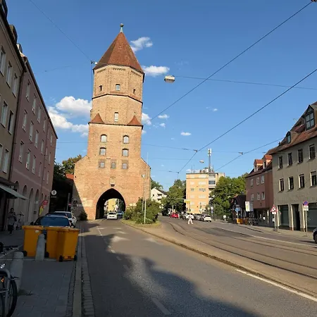 Grosse In Zentrumsnaehe 4 Schlafz Whg Mit Voll Ausgestatteter Kueche & Stellplatz Apartman